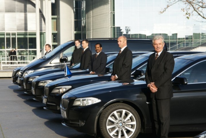 Five Reasons to Hire a Chauffeur for Your Dubai Trip
