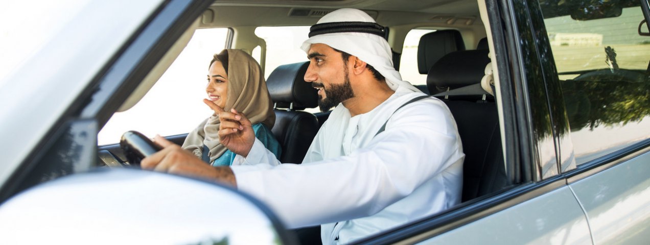 قواعد الطريق التي يجب تذكرها أثناء القيادة في الإمارات العربية المتحدة