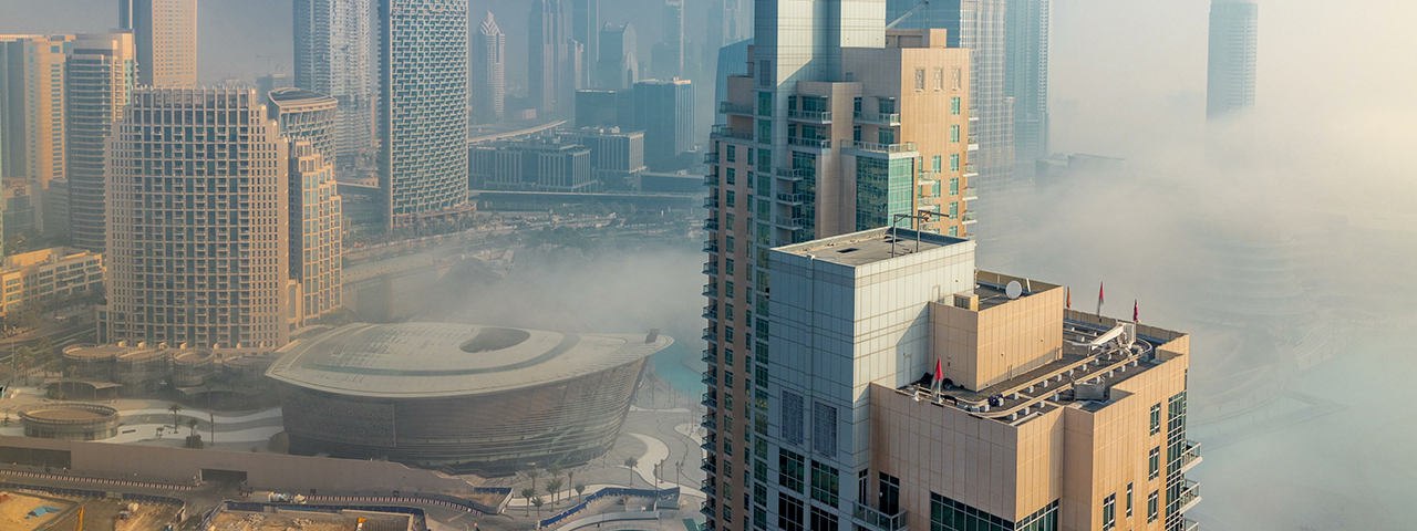 دليل السلامة للقيادة في الطقس الضبابي بدولة الإمارات