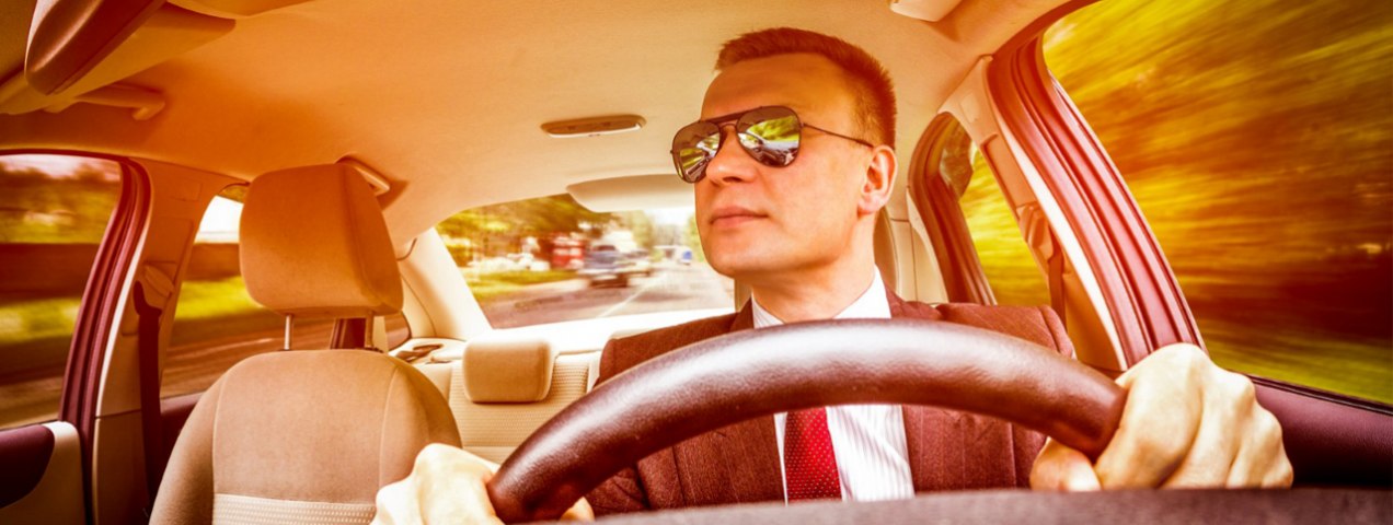 5 Reasons Why a Good Pair of Sunglasses are a Must While Driving